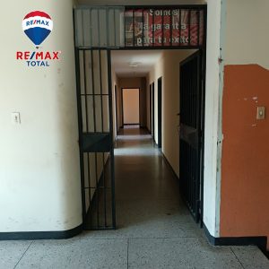 En Alquiler Oficina Nº 11, ubicada en la Carrera 10 con esquina de la Calle 15, Sector El Cementerio, al lado del Seniat, Guanare, Portuguesa, Venezuela.(859)
