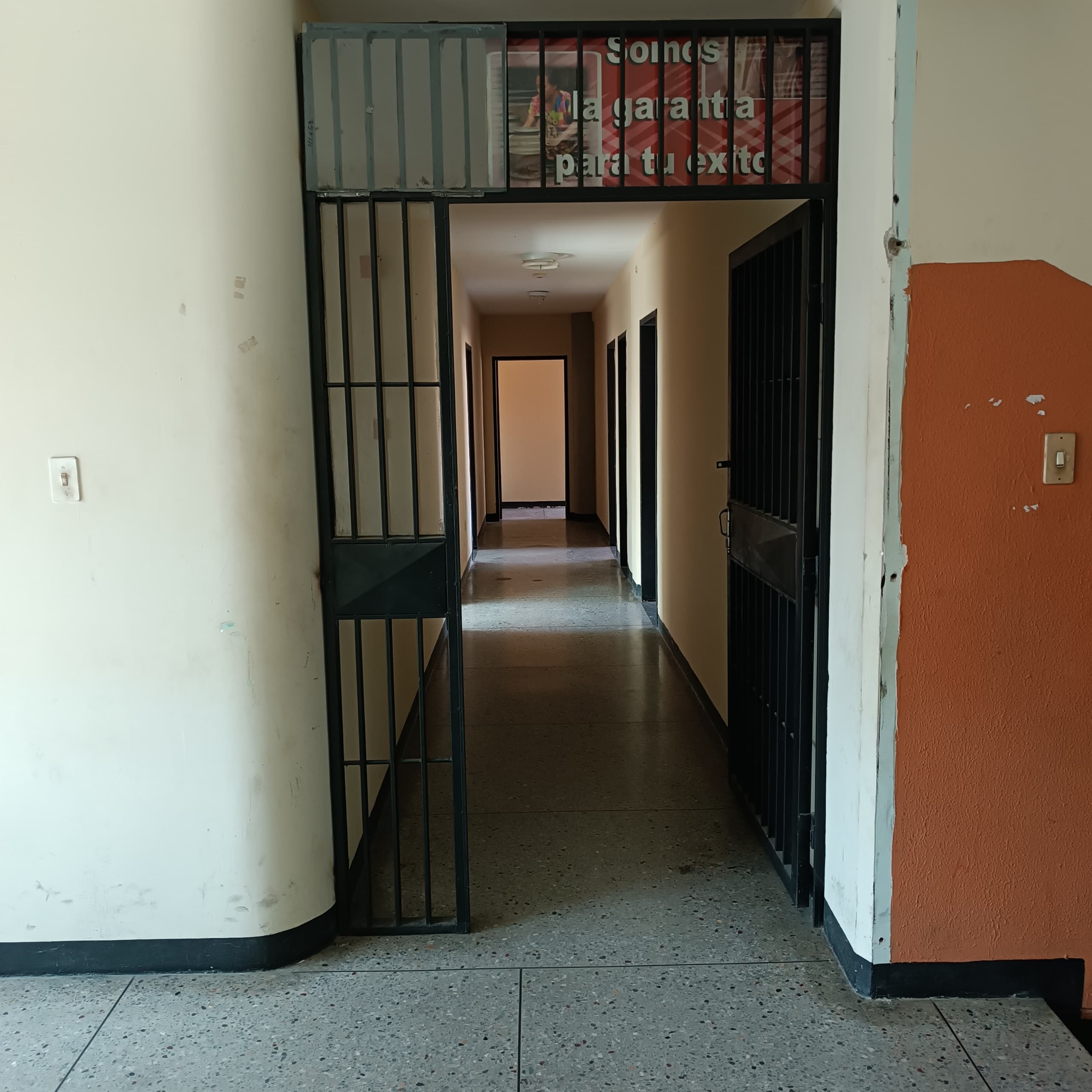 En Alquiler Oficina Nº 10 ,ubicada en la Carrera 10 con esquina de la Calle 15, Sector El Cementerio, al lado del Seniat, Guanare, Portuguesa, Venezuela (644) - Imagen 7