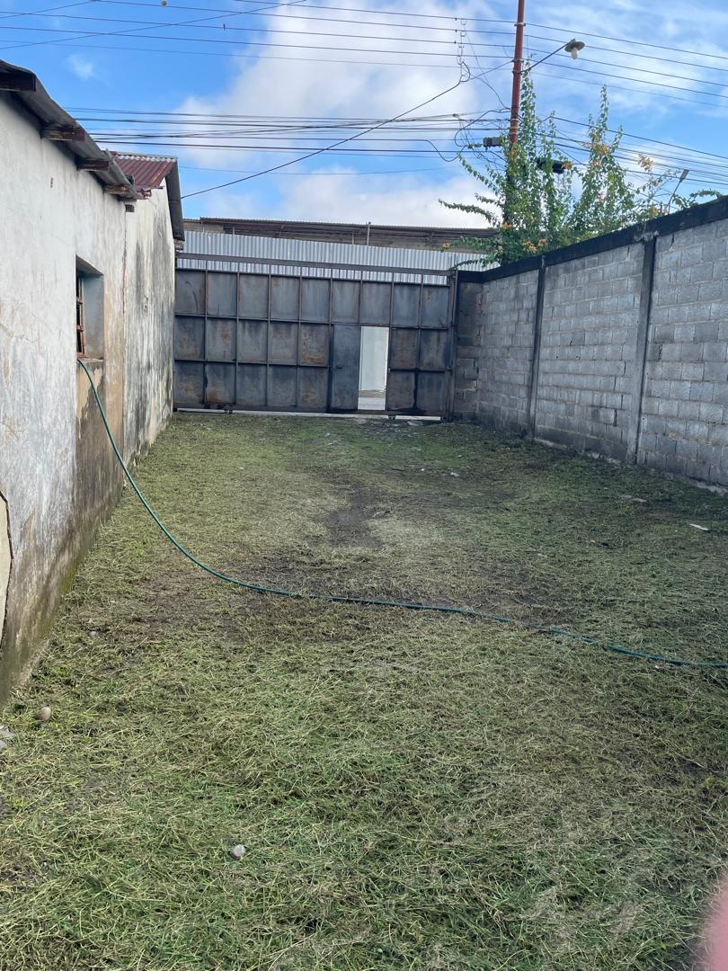 En Venta terreno propio de 2.244 mts2, con casa, al lado del Club Italo Venezolano, ubicada en el Sector A, Apamatal, Guanare, Portuguesa, Venezuela - Imagen 3