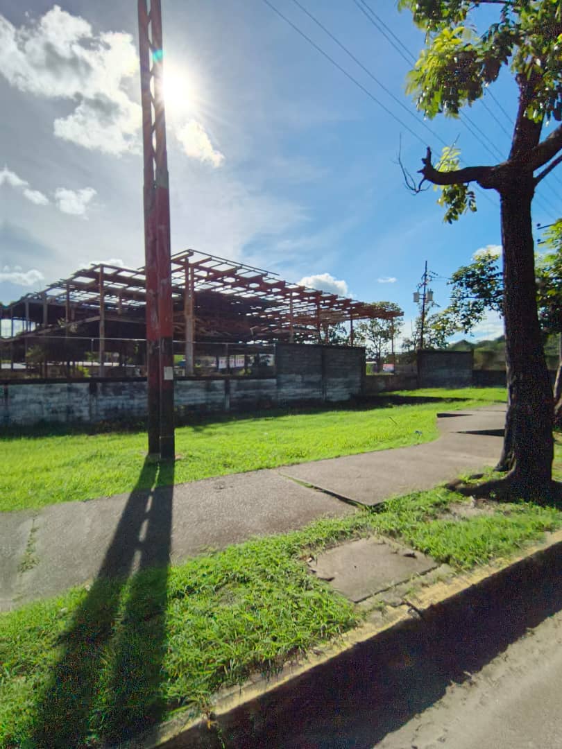 En Venta Estructura para Locales Comerciales en Construcción, ubicado en Guanare, Av. Simón Bolívar con Av. 23 de Enero, Guanare, Portuguesa, Venezuela - Imagen 3