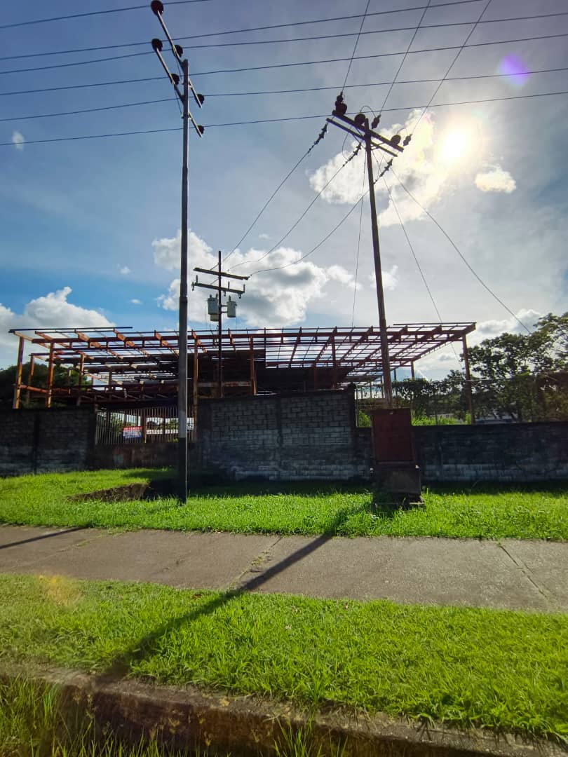 En Venta Estructura para Locales Comerciales en Construcción, ubicado en Guanare, Av. Simón Bolívar con Av. 23 de Enero, Guanare, Portuguesa, Venezuela - Imagen 4