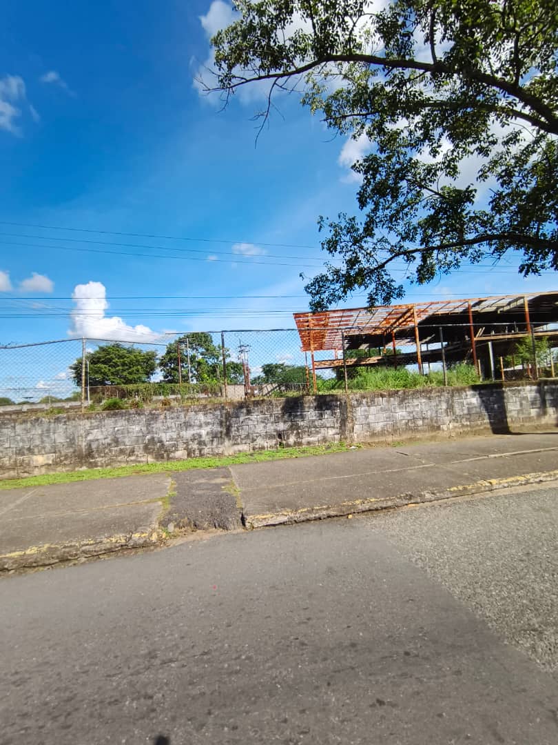 En Venta Estructura para Locales Comerciales en Construcción, ubicado en Guanare, Av. Simón Bolívar con Av. 23 de Enero, Guanare, Portuguesa, Venezuela - Imagen 6