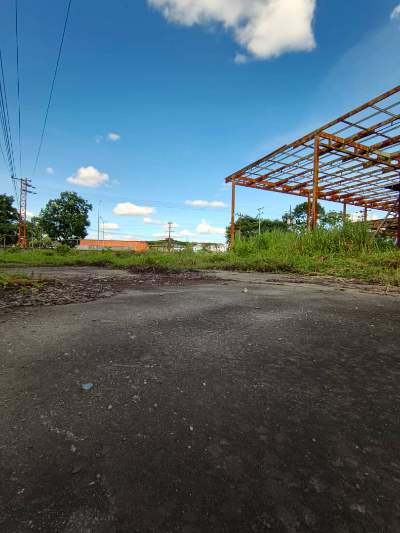 En Venta Estructura para Locales Comerciales en Construcción, ubicado en Guanare, Av. Simón Bolívar con Av. 23 de Enero, Guanare, Portuguesa, Venezuela - Imagen 7