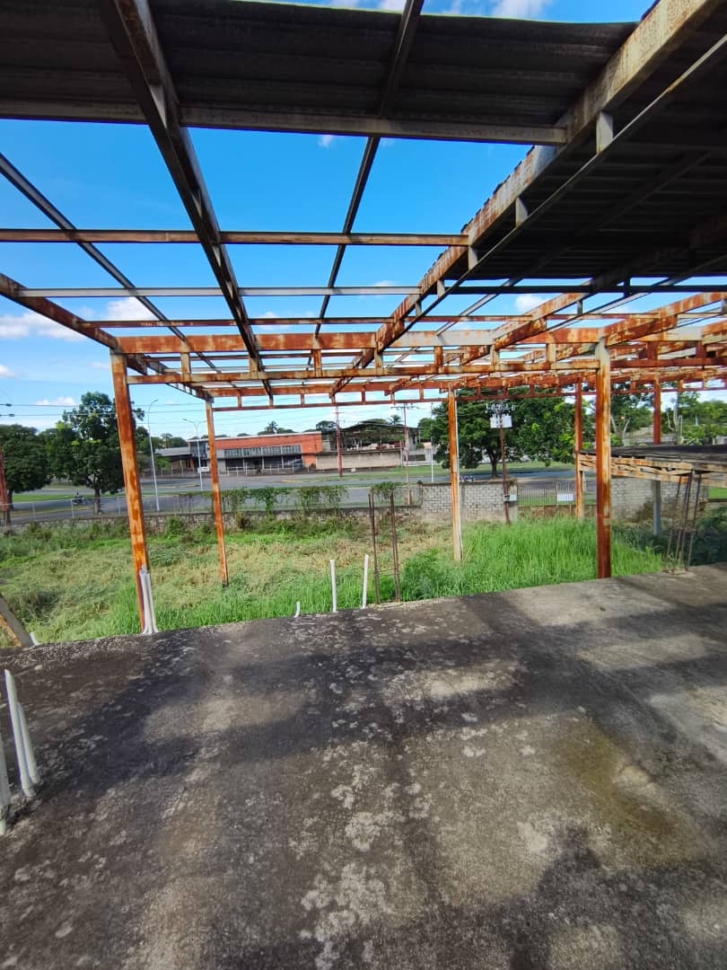 En Venta Estructura para Locales Comerciales en Construcción, ubicado en Guanare, Av. Simón Bolívar con Av. 23 de Enero, Guanare, Portuguesa, Venezuela - Imagen 13