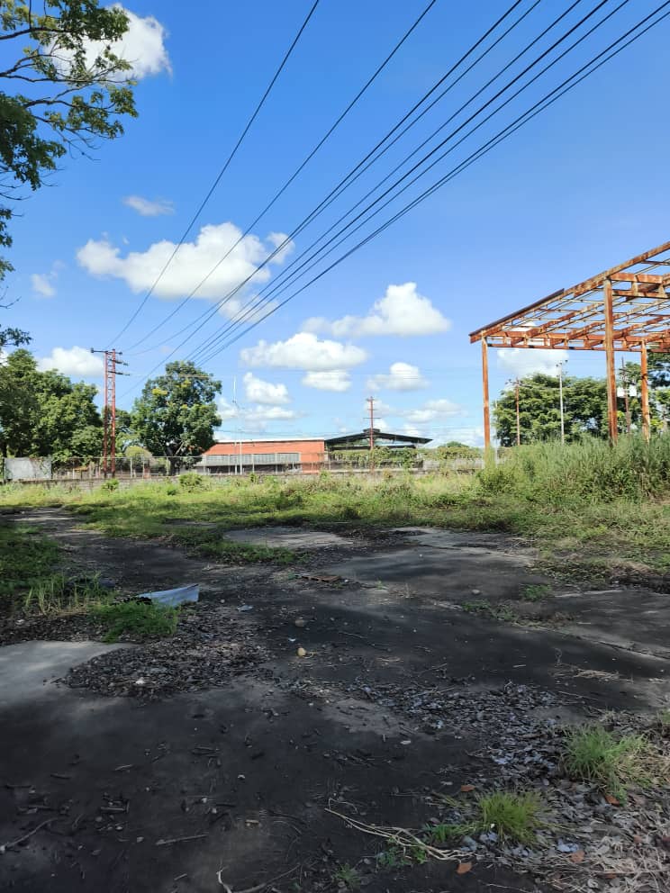 En Venta Estructura para Locales Comerciales en Construcción, ubicado en Guanare, Av. Simón Bolívar con Av. 23 de Enero, Guanare, Portuguesa, Venezuela - Imagen 18