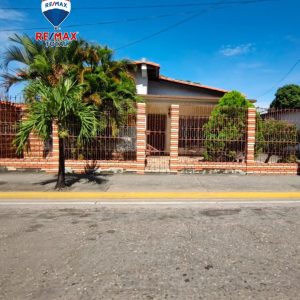 En Venta Casa Ubicada en Guanare, plena Avenida Unda entre Carrera 15 y Avenida Simón Bolívar, Guanare, Portuguesa, Venezuela