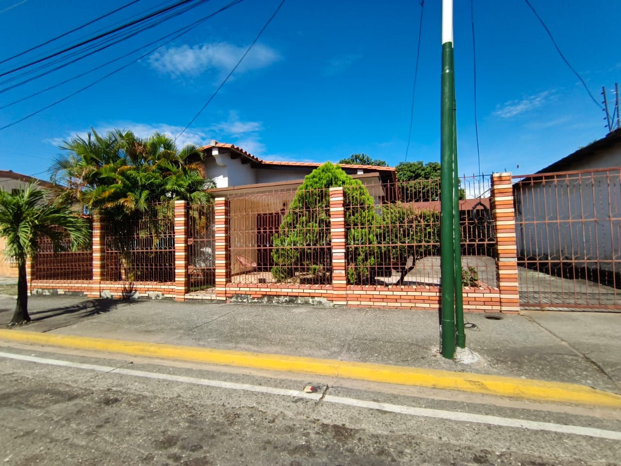 En Venta Casa Ubicada en Guanare, plena Avenida Unda entre Carrera 15 y Avenida Simón Bolívar, Guanare, Portuguesa, Venezuela - Imagen 3