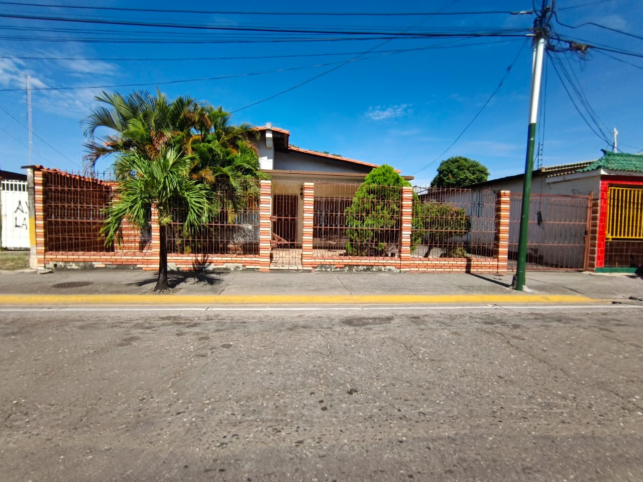 En Venta Casa Ubicada en Guanare, plena Avenida Unda entre Carrera 15 y Avenida Simón Bolívar, Guanare, Portuguesa, Venezuela - Imagen 4