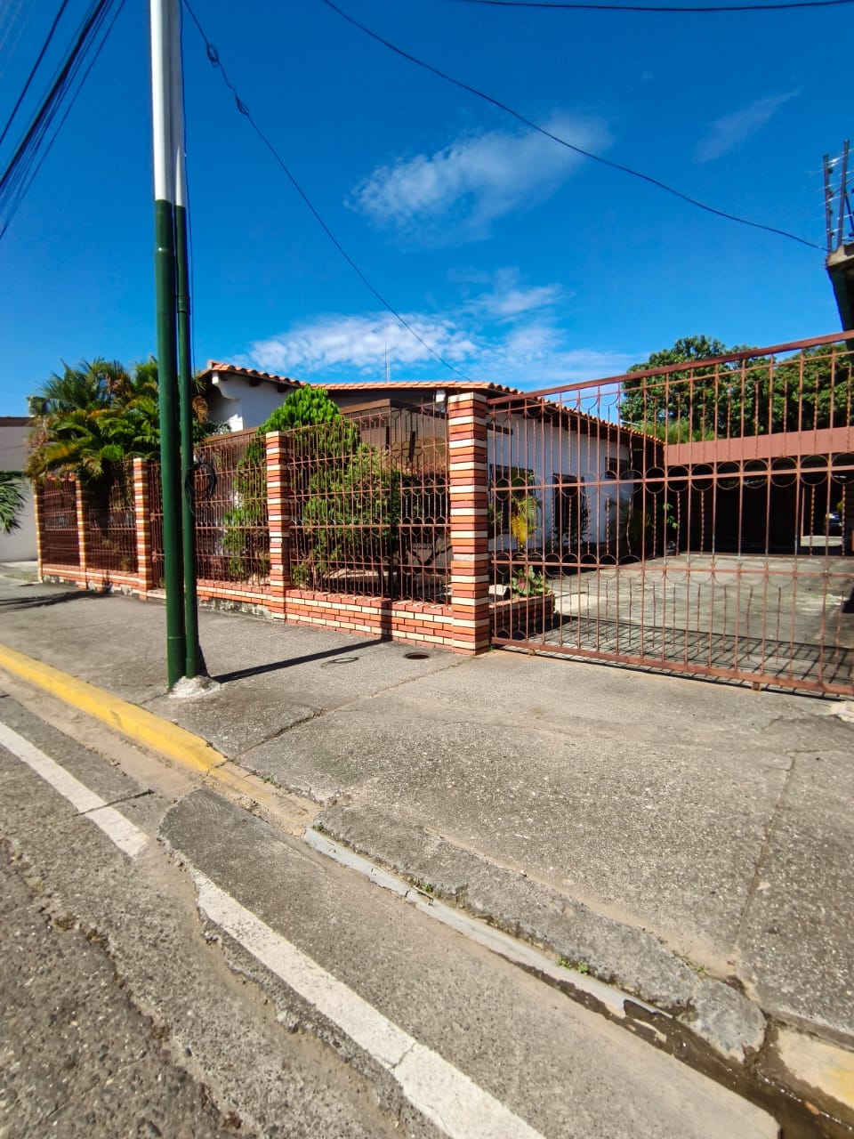 En Venta Casa Ubicada en Guanare, plena Avenida Unda entre Carrera 15 y Avenida Simón Bolívar, Guanare, Portuguesa, Venezuela - Imagen 5