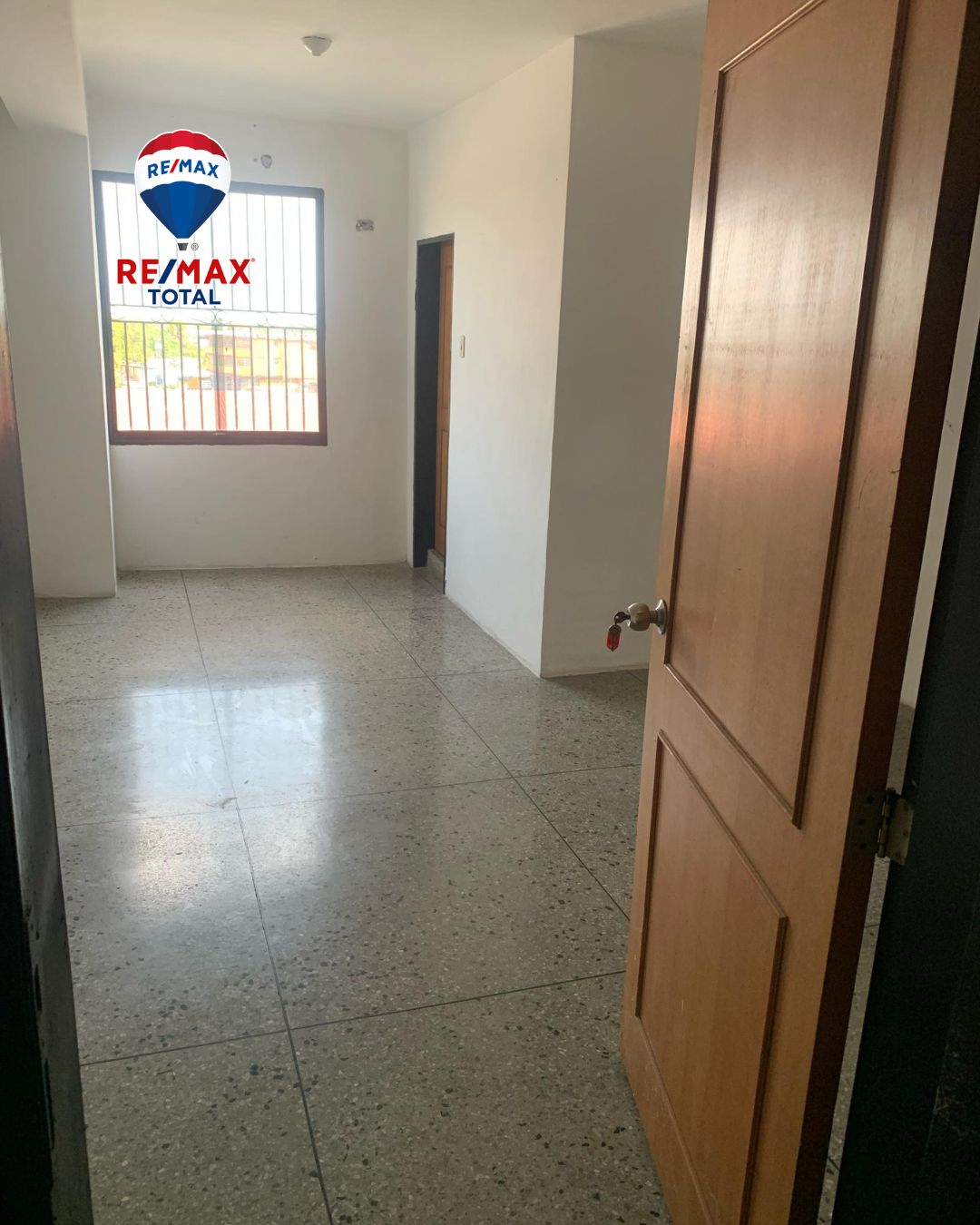 En Alquiler Local Comercial, signado con el Nº 32 ubicado en Guanare en el Centro Empresarial Don Nino, Av. Simón Bolívar, Guanare, Portuguesa, Venezuela