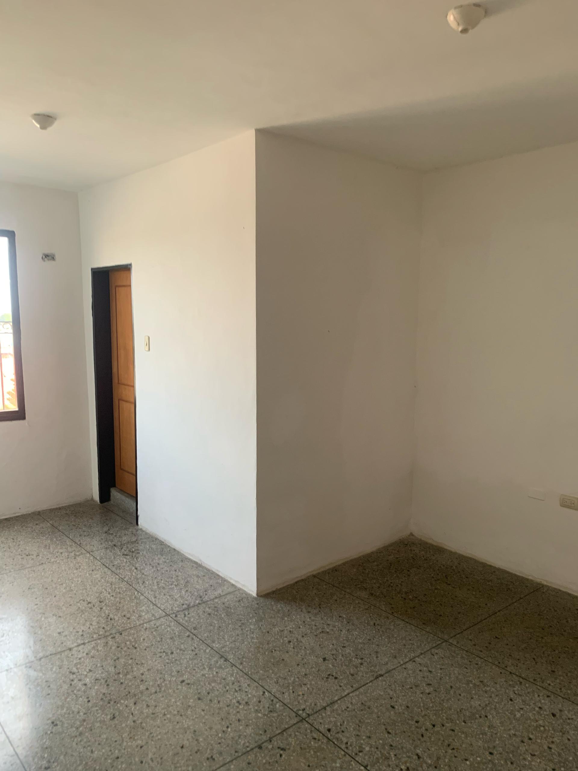 En Alquiler Local Comercial, signado con el Nº 32 ubicado en Guanare en el Centro Empresarial Don Nino, Av. Simón Bolívar, Guanare, Portuguesa, Venezuela - Imagen 4