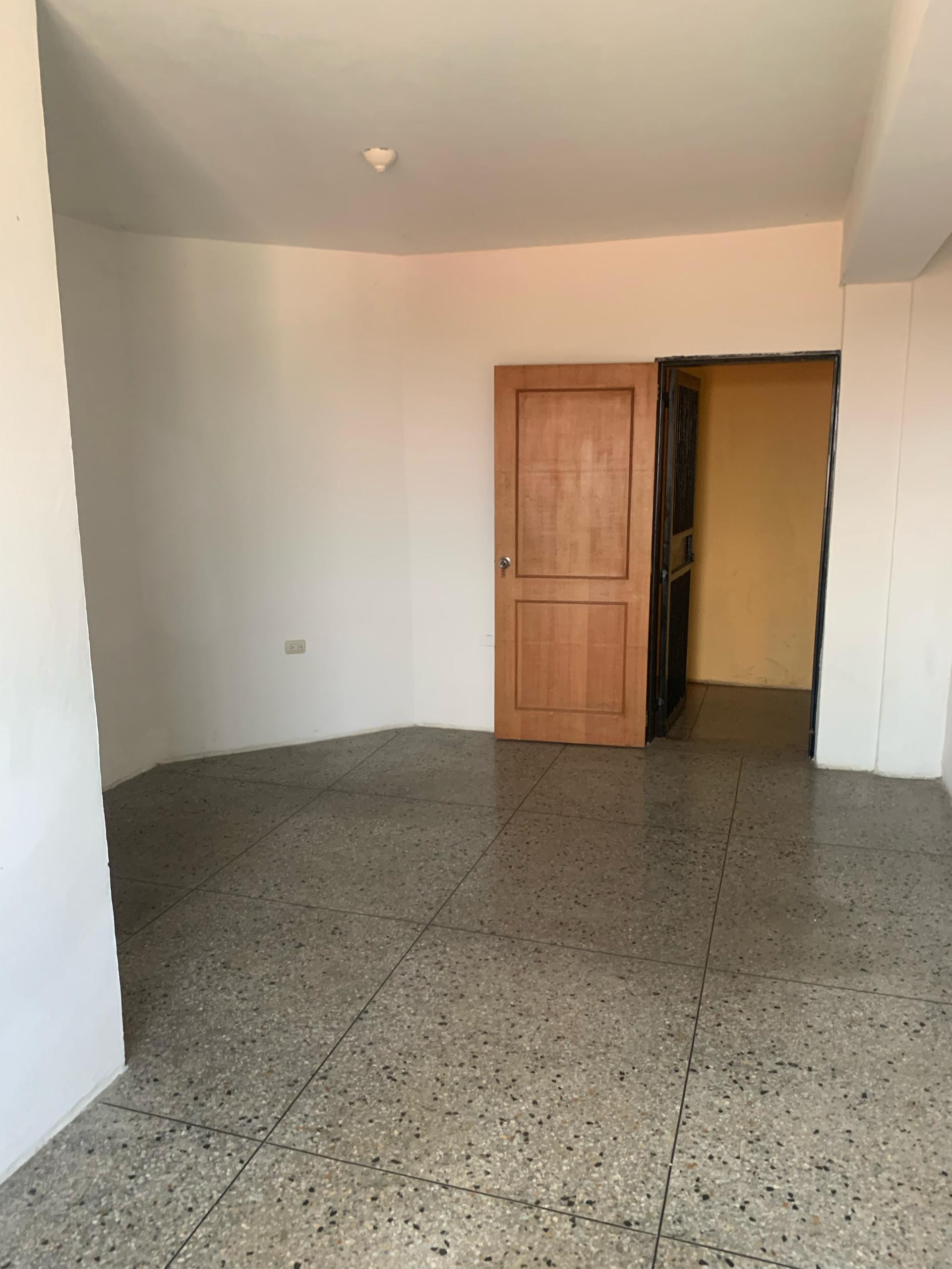 En Alquiler Local Comercial, signado con el Nº 32 ubicado en Guanare en el Centro Empresarial Don Nino, Av. Simón Bolívar, Guanare, Portuguesa, Venezuela - Imagen 5