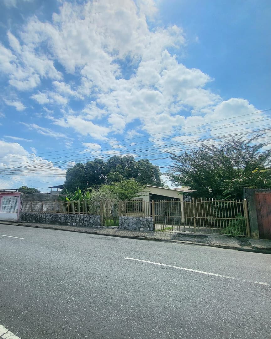 En Venta Casa y terreno propio ubicada en Sector El Cementerio, Corredor vial de la Carrera 12 entre calles 20 y 21, Guanare, Portuguesa, Venezuela - Imagen 3