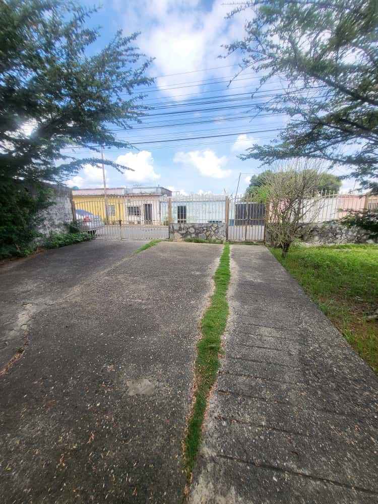 En Venta Casa y terreno propio ubicada en Sector El Cementerio, Corredor vial de la Carrera 12 entre calles 20 y 21, Guanare, Portuguesa, Venezuela - Imagen 4