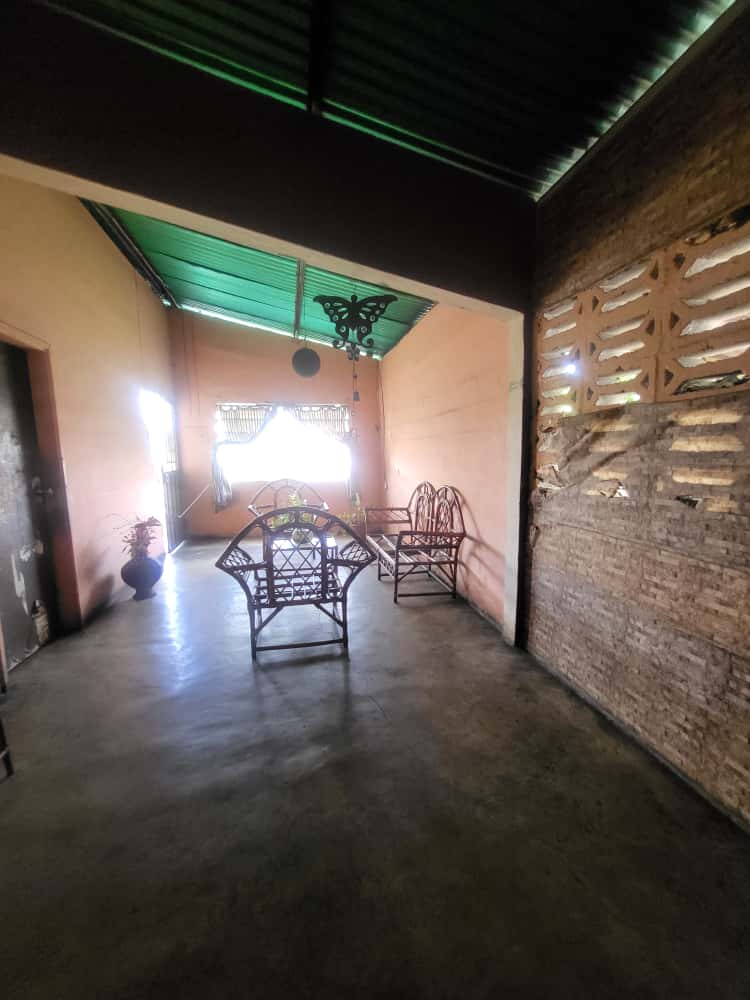 En Venta Casa y terreno propio ubicada en Sector El Cementerio, Corredor vial de la Carrera 12 entre calles 20 y 21, Guanare, Portuguesa, Venezuela - Imagen 5