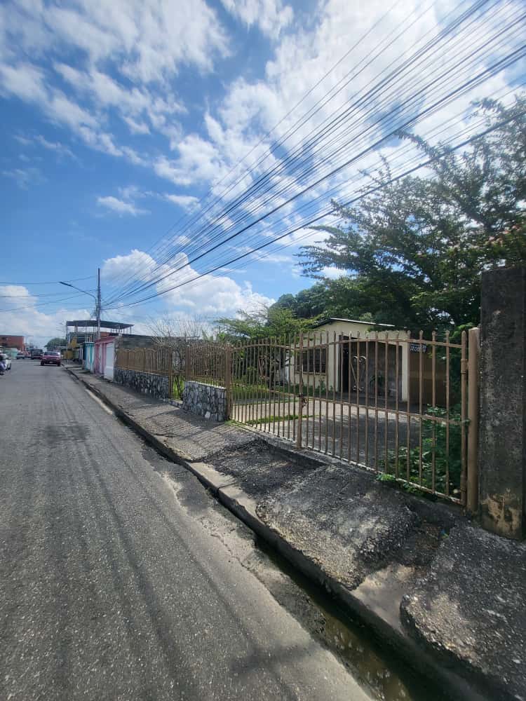 En Venta Casa y terreno propio ubicada en Sector El Cementerio, Corredor vial de la Carrera 12 entre calles 20 y 21, Guanare, Portuguesa, Venezuela - Imagen 7