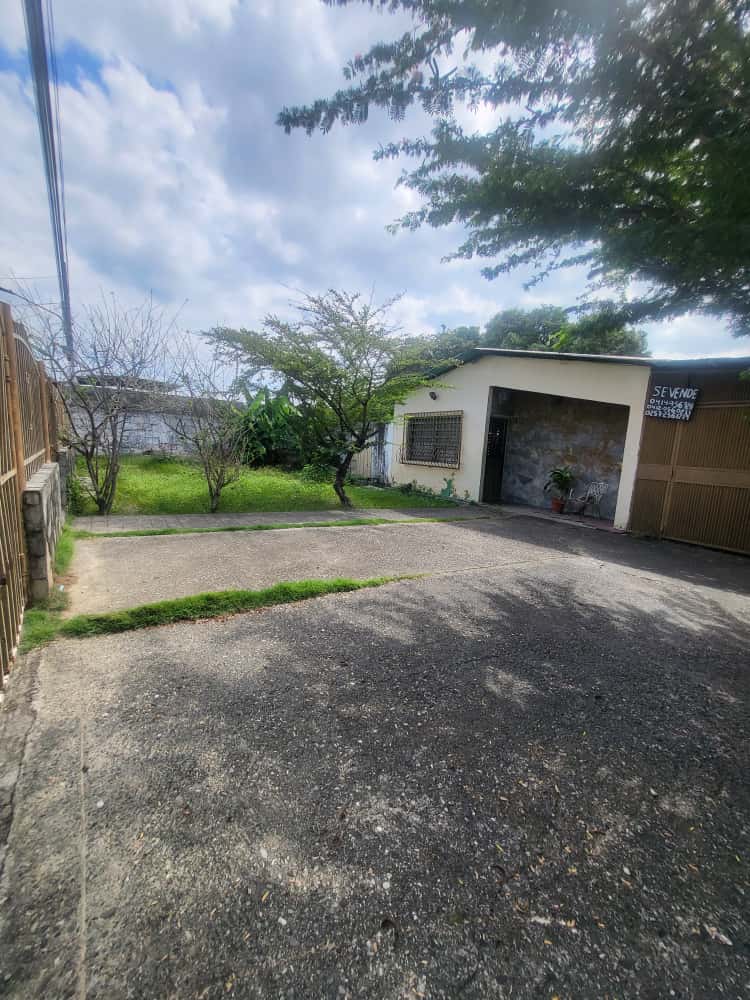 En Venta Casa y terreno propio ubicada en Sector El Cementerio, Corredor vial de la Carrera 12 entre calles 20 y 21, Guanare, Portuguesa, Venezuela - Imagen 19
