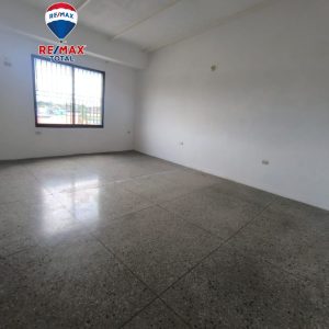 En Alquiler Local Comercial, signado con el Nº 33 ubicado en Guanare en el Centro Empresarial Don Nino, Av. Simón Bolívar, Guanare, Portuguesa, Venezuela