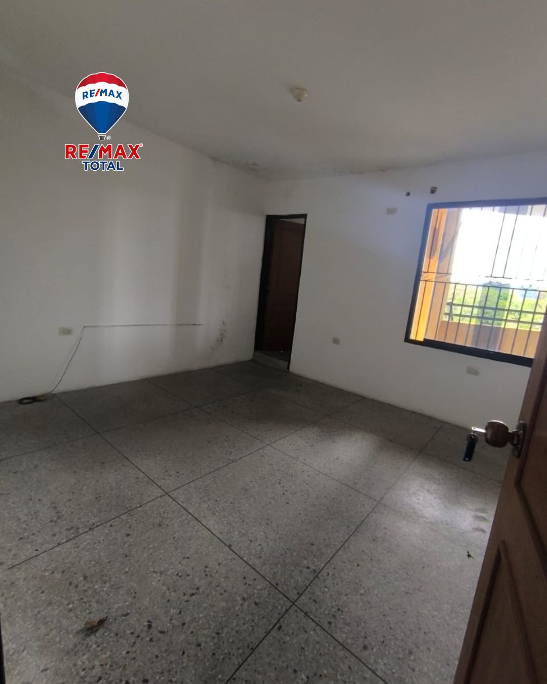 En Alquiler Local Comercial, signado con el Nº 31 ubicado en Guanare en el Centro Empresarial Don Nino, Av. Simón Bolívar, Guanare, Portuguesa, Venezuela