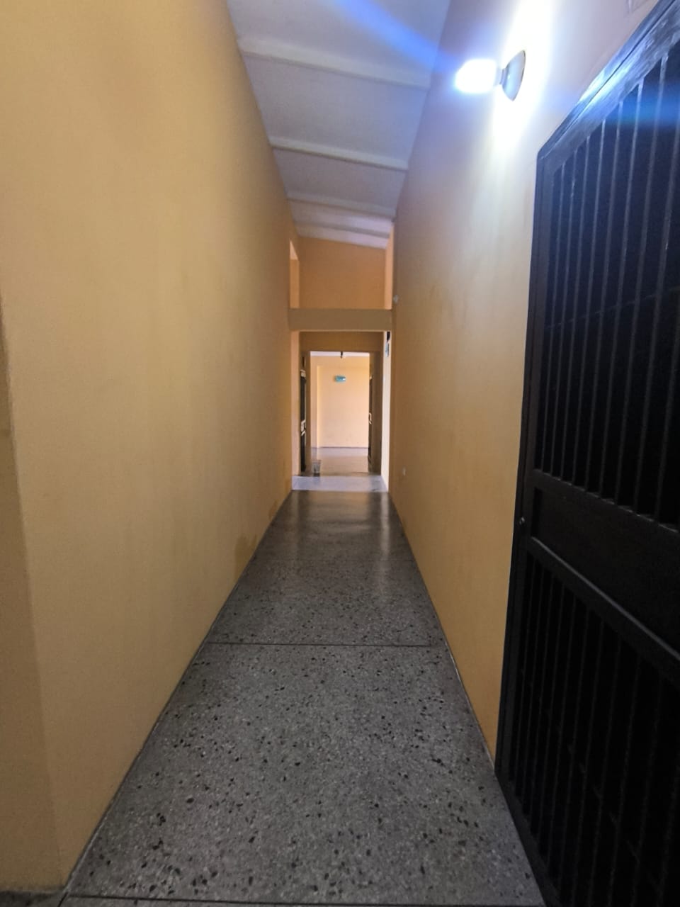 En Alquiler Local Comercial, signado con el Nº 31 ubicado en Guanare en el Centro Empresarial Don Nino, Av. Simón Bolívar, Guanare, Portuguesa, Venezuela - Imagen 3