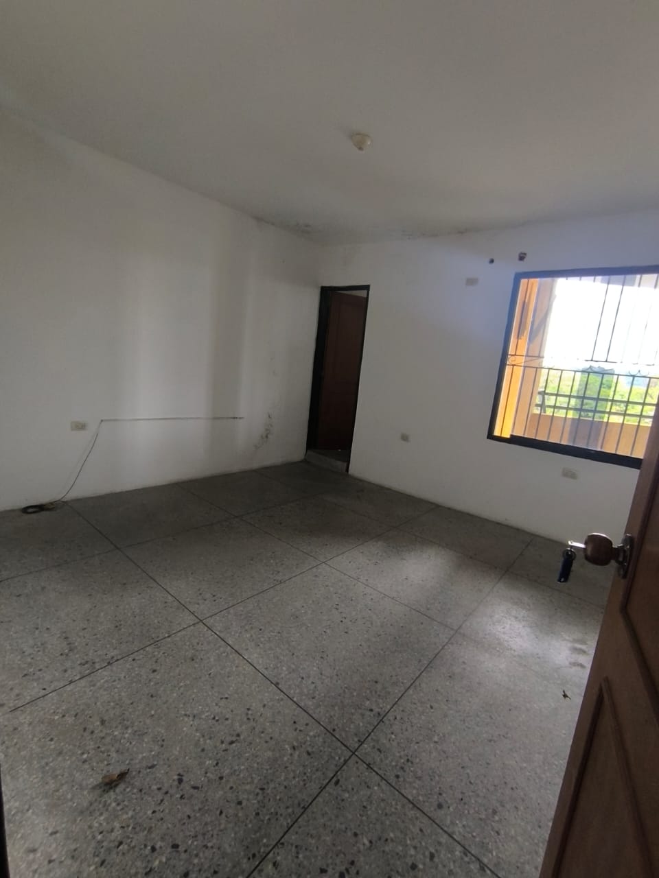 En Alquiler Local Comercial, signado con el Nº 31 ubicado en Guanare en el Centro Empresarial Don Nino, Av. Simón Bolívar, Guanare, Portuguesa, Venezuela - Imagen 4