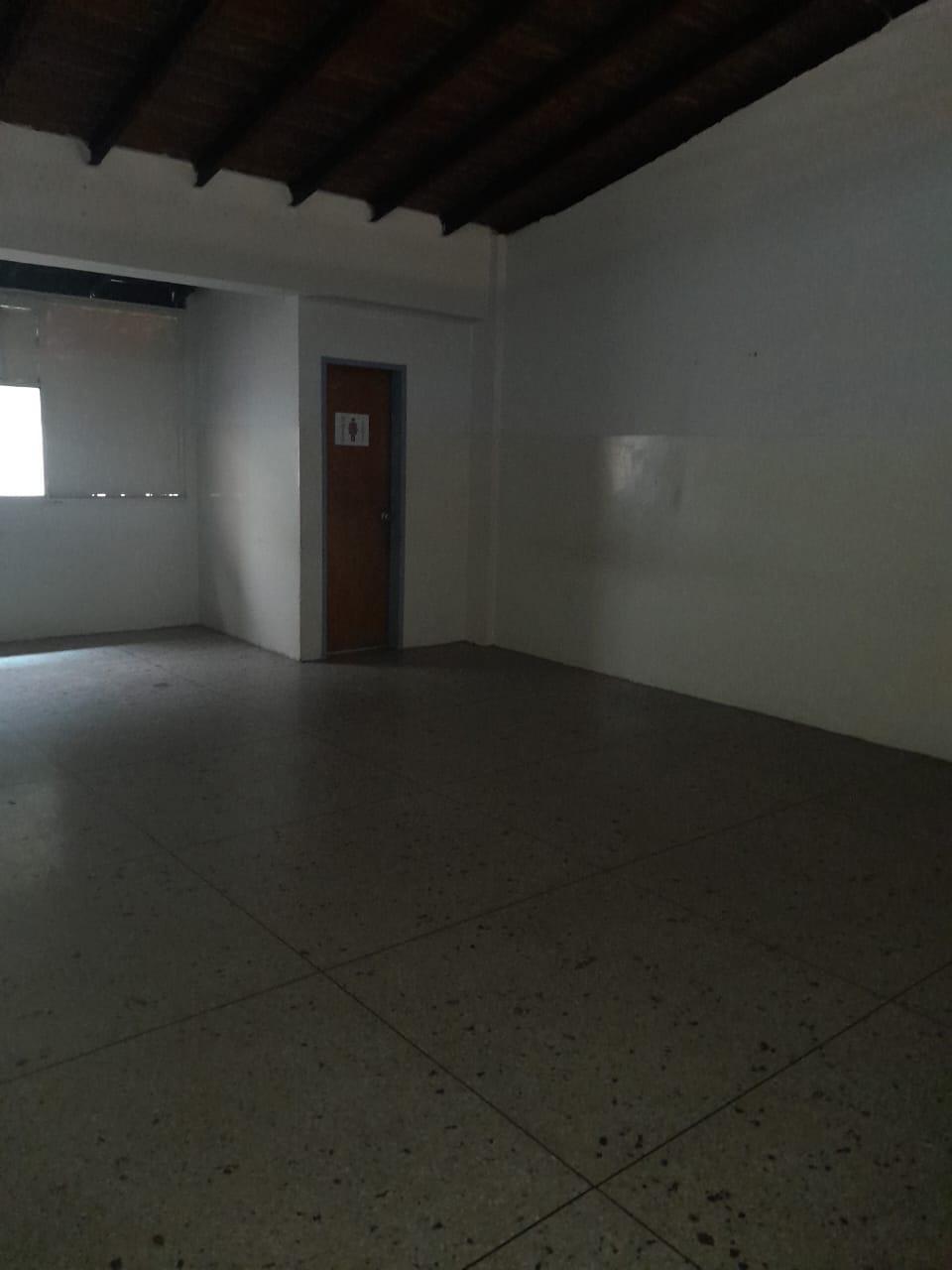 En Alquiler 2do. Piso del Edificio Hnos. Paterno ubicado en Guanare, Avenida Sucre con esquina de la Carrera 5ta., Guanare, Portuguesa, Venezuela - Imagen 5