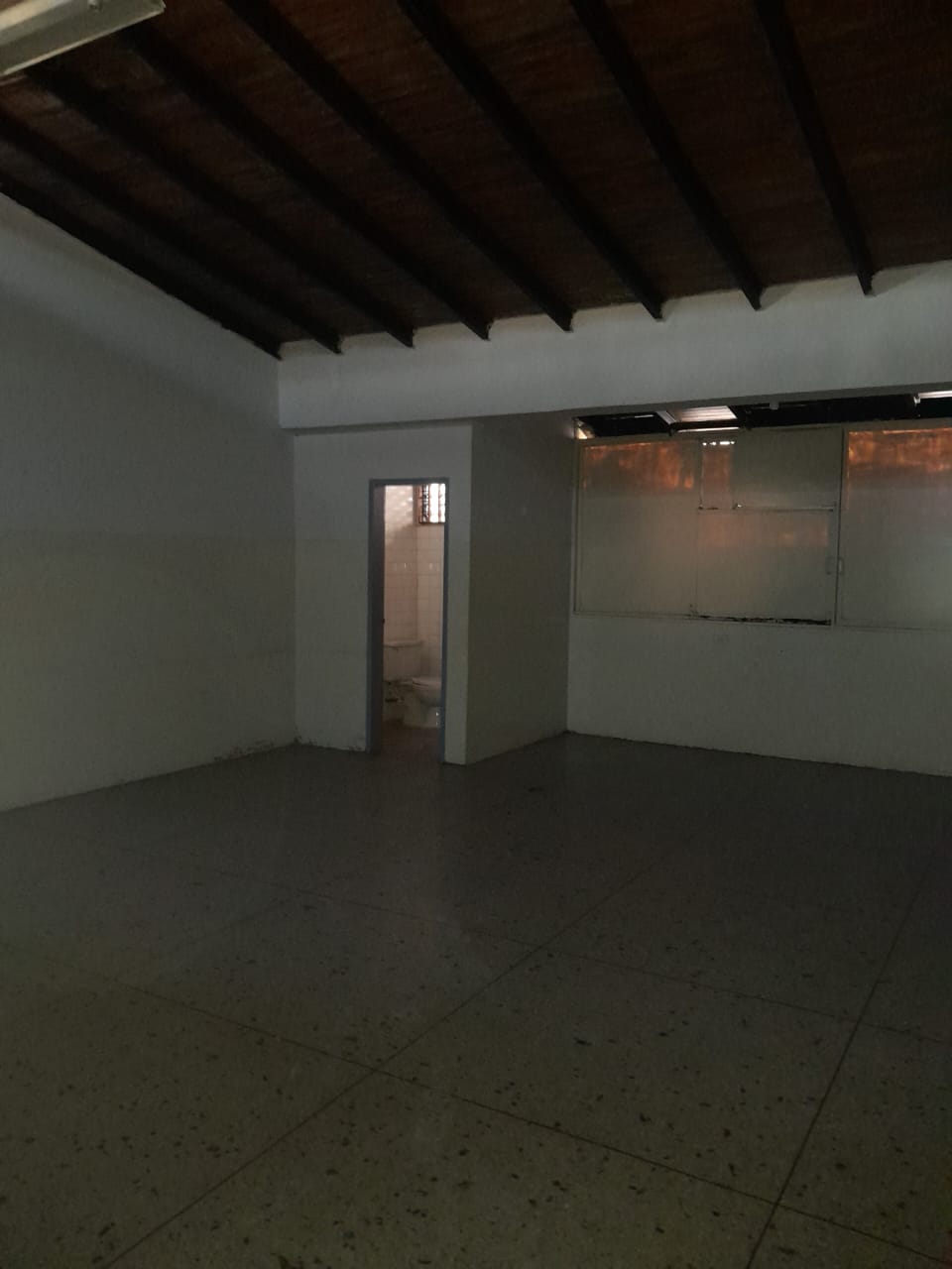 En Alquiler 2do. Piso del Edificio Hnos. Paterno ubicado en Guanare, Avenida Sucre con esquina de la Carrera 5ta., Guanare, Portuguesa, Venezuela - Imagen 6