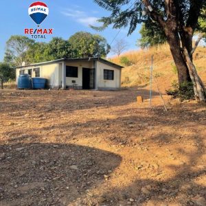 En Venta Casa con amplio terreno ubicada en Guanare, Sector Mesa Alta vía principal, Guanare, Portuguesa, Venezuela