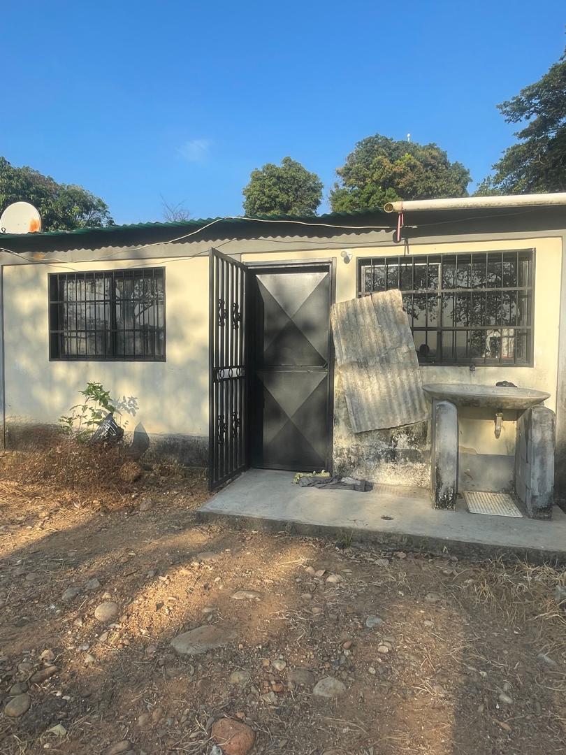 En Venta Casa con amplio terreno ubicada en Guanare, Sector Mesa Alta vía principal, Guanare, Portuguesa, Venezuela - Imagen 12