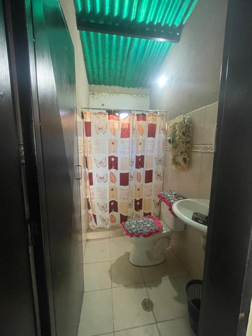 En Venta Casa con amplio terreno ubicada en Guanare, Sector Mesa Alta vía principal, Guanare, Portuguesa, Venezuela - Imagen 23