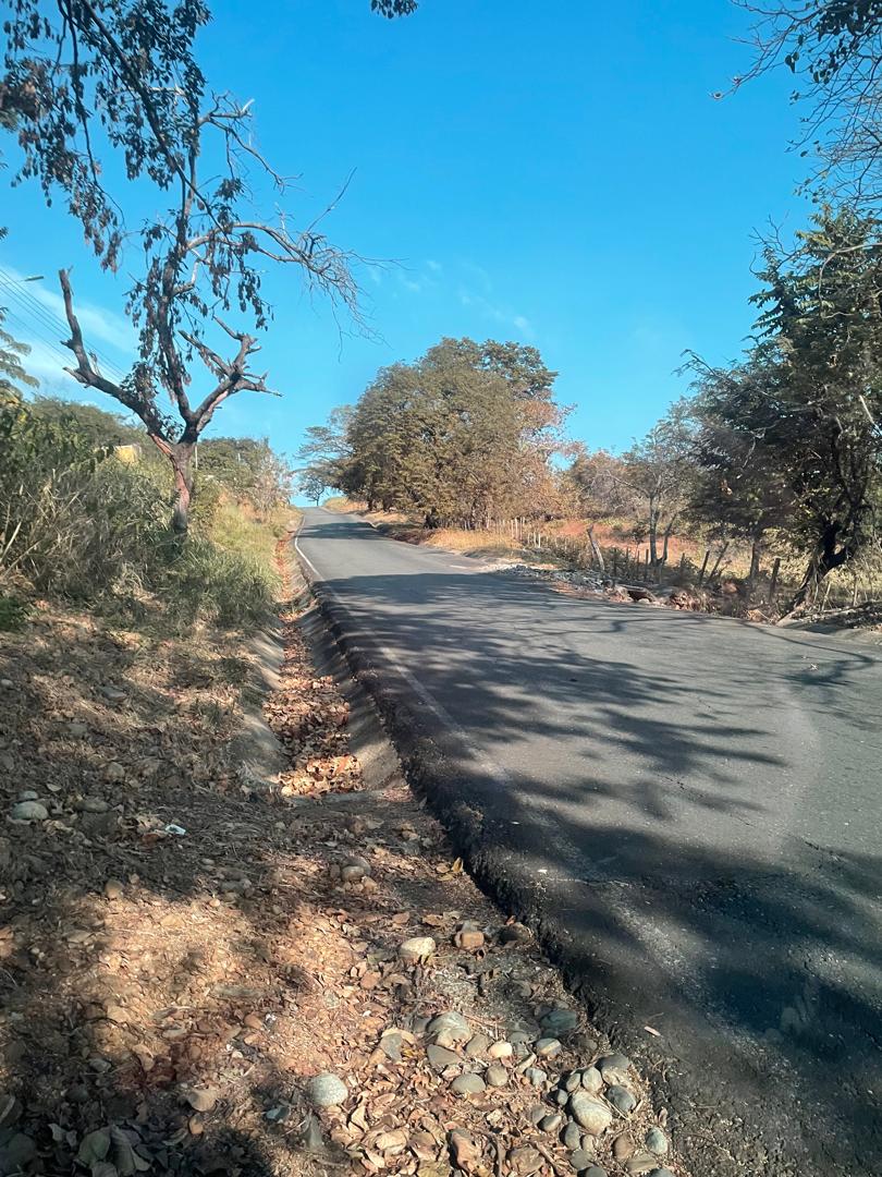 En Venta Casa con amplio terreno ubicada en Guanare, Sector Mesa Alta vía principal, Guanare, Portuguesa, Venezuela - Imagen 28