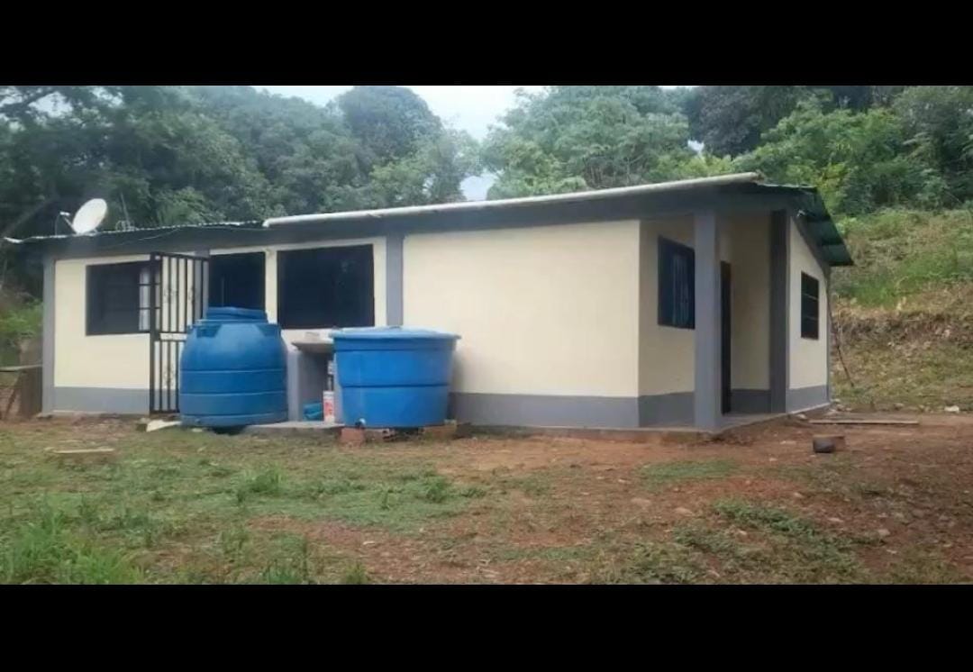 En Venta Casa con amplio terreno ubicada en Guanare, Sector Mesa Alta vía principal, Guanare, Portuguesa, Venezuela - Imagen 2