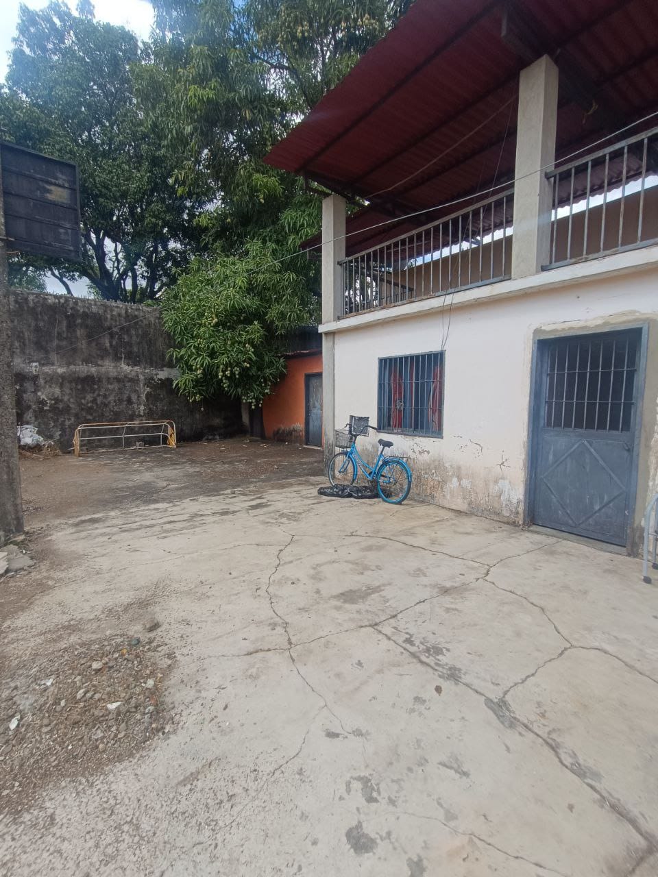 En Venta amplio Terreno y Anexo de 2 pisos, tipo estudio ubicado en el Sector El Progreso, Calle 16, Guanare, Portuguesa, Venezuela - Imagen 4