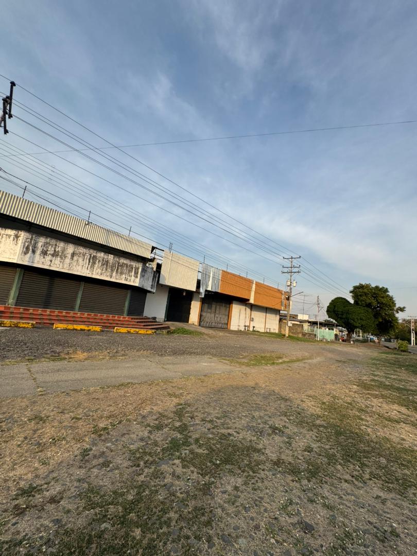 En Venta Galpón ubicado en la Avenida Simón Bolívar frente al hotel La Fontana, Guanare, Portuguesa, Venezuela - Imagen 2