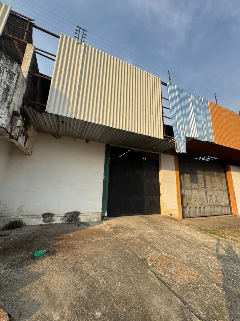 En Venta Galpón ubicado en la Avenida Simón Bolívar frente al hotel La Fontana, Guanare, Portuguesa, Venezuela - Imagen 3