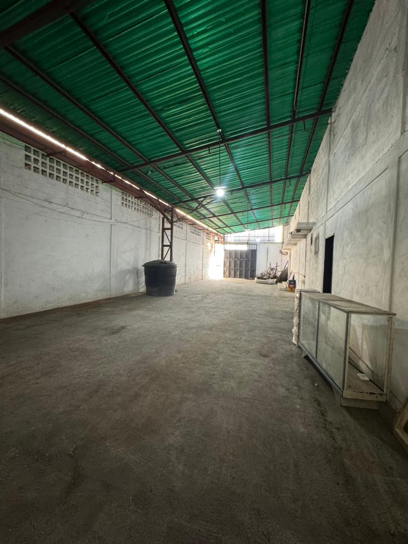 En Venta Galpón ubicado en la Avenida Simón Bolívar frente al hotel La Fontana, Guanare, Portuguesa, Venezuela - Imagen 5