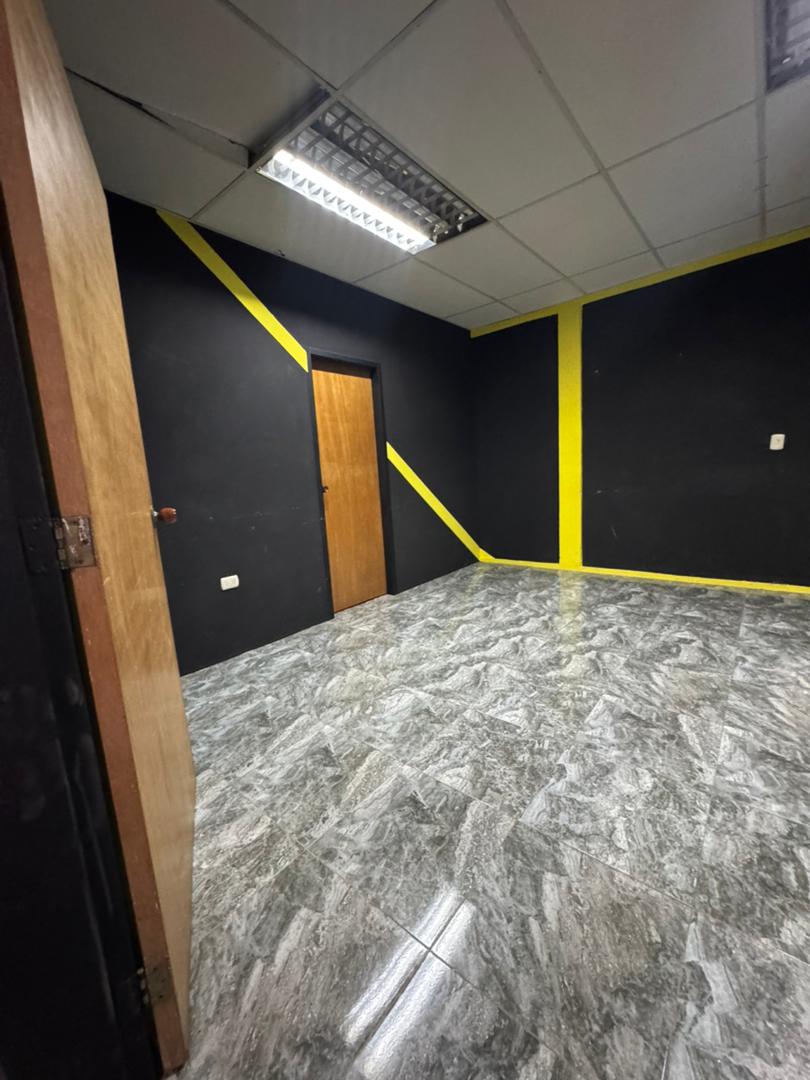 En Venta Galpón ubicado en la Avenida Simón Bolívar frente al hotel La Fontana, Guanare, Portuguesa, Venezuela - Imagen 10