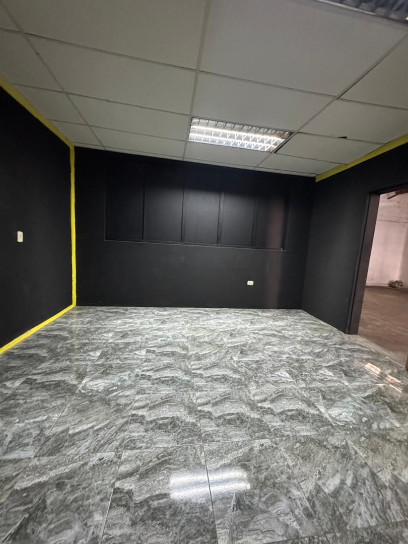 En Venta Galpón ubicado en la Avenida Simón Bolívar frente al hotel La Fontana, Guanare, Portuguesa, Venezuela - Imagen 11