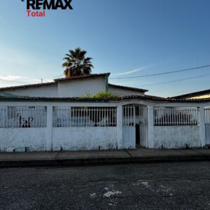 En Venta Casa-Quinta con Local Comercial, ubicada en Guanare, Carrera 9, entre calles 10 y 11, Guanare, Portuguesa, Venezuela.