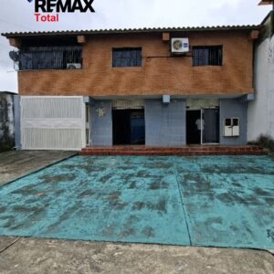 En Venta Edificación con 2 Locales Comerciales con Casa y terreno incluido, ubicado en Guanare, Sector La Peñita, Calle 24 entre Carreras 4 y 5, Guanare, Portuguesa, Venezuela