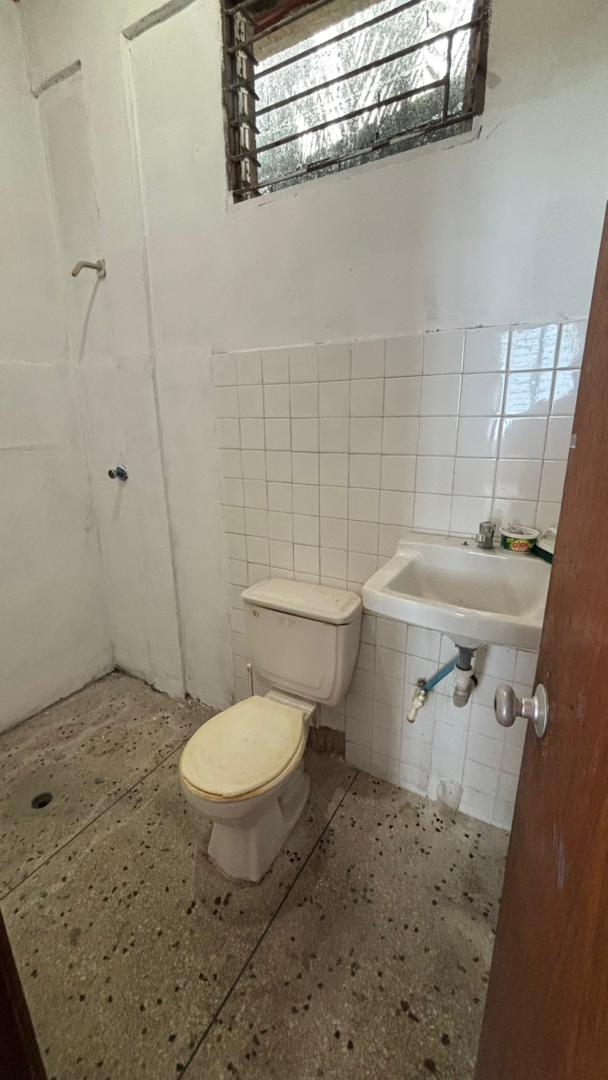 En Alquiler Local Comercial ubicado en Guanare, calle 15, entre carreras 11 y 12, sector El Cementerio, Guanare, Portuguesa, Venezuela - Imagen 8