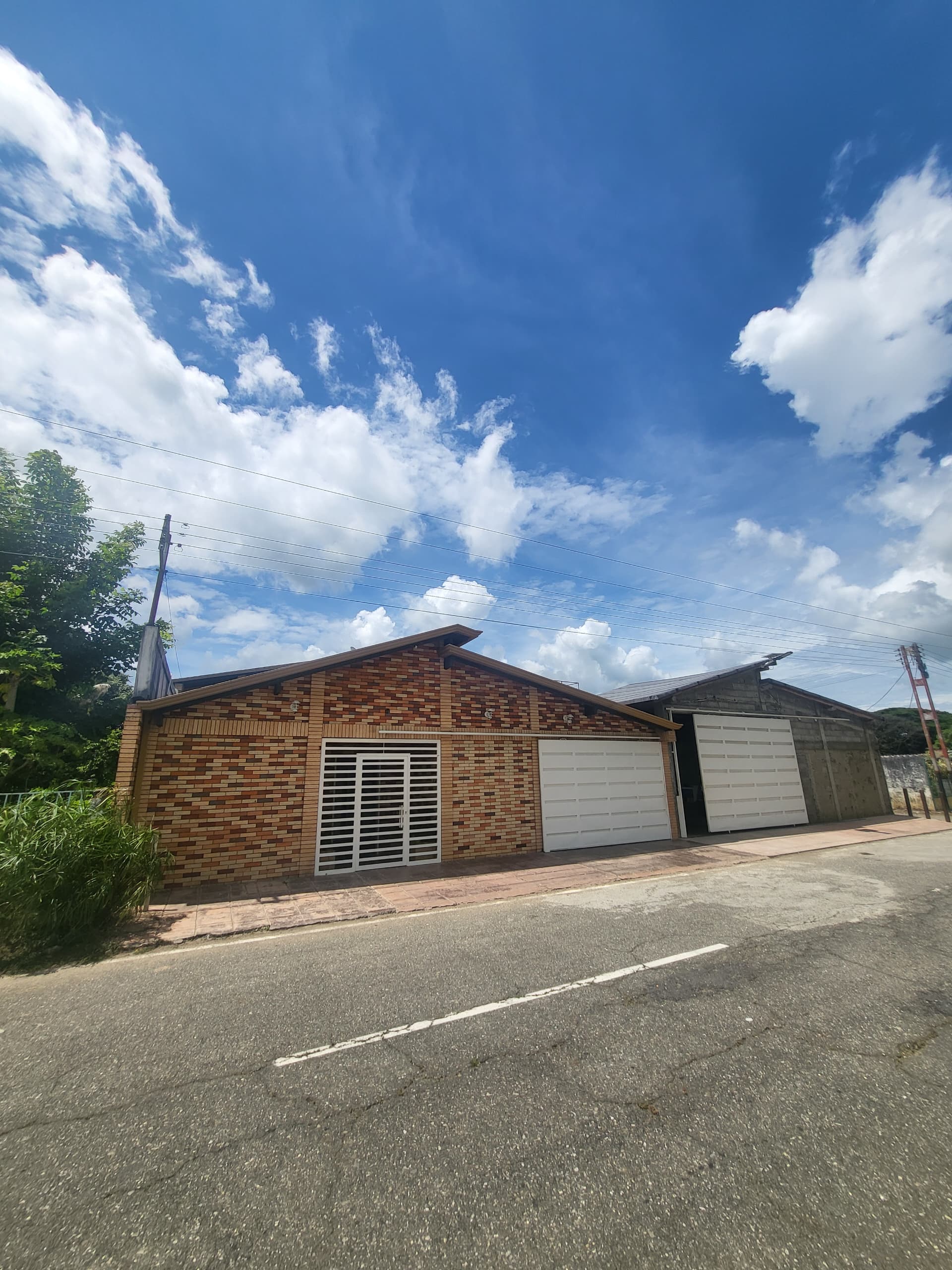 En Venta Hermosa Casa Quinta de dos plantas con Caney ubicada en Guanare, Sector Quebrada de la Virgen, Av. Principal vía al Santuario, Sector La Mora, Guanare, Portuguesa, Venezuela - Imagen 2