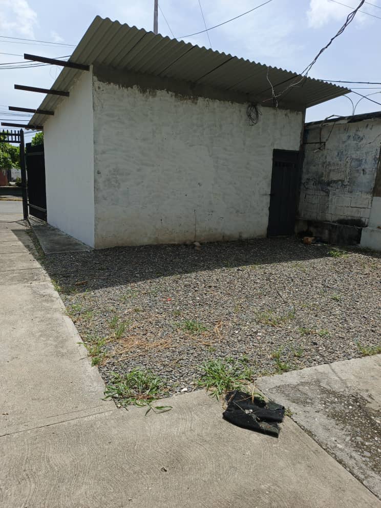 En Venta Casa con Local Comercial con amplio Terreno propio, ubicada en Guanare, Avenida Juan Fernández de León, Primera Entrada Sector Sucre, Guanare, Portuguesa, Venezuela - Imagen 12