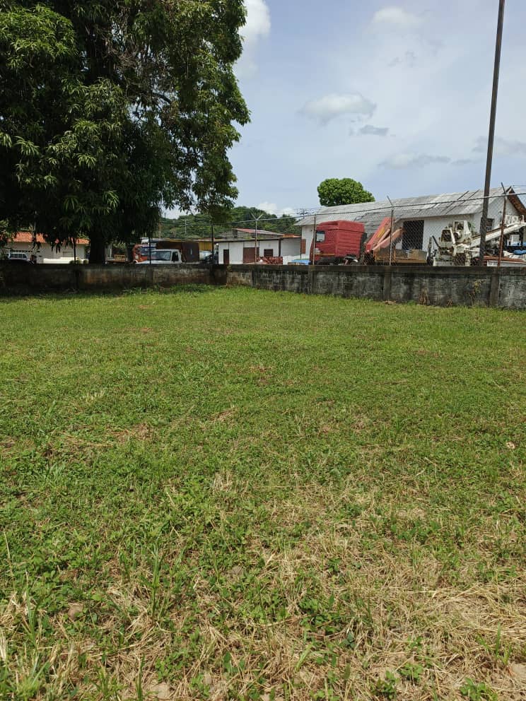 En Venta Casa con Local Comercial con amplio Terreno propio, ubicada en Guanare, Avenida Juan Fernández de León, Primera Entrada Sector Sucre, Guanare, Portuguesa, Venezuela - Imagen 3