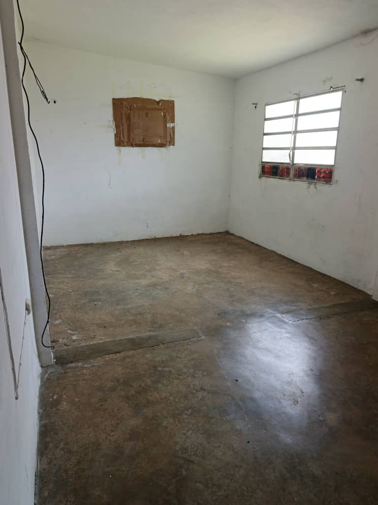 En Venta Casa con Local Comercial con amplio Terreno propio, ubicada en Guanare, Avenida Juan Fernández de León, Primera Entrada Sector Sucre, Guanare, Portuguesa, Venezuela - Imagen 6