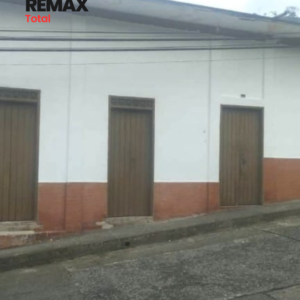 En Venta Casa y Local Comercial ubicada en Calle Comercio, Campo Elías, Trujillo, Venezuela.