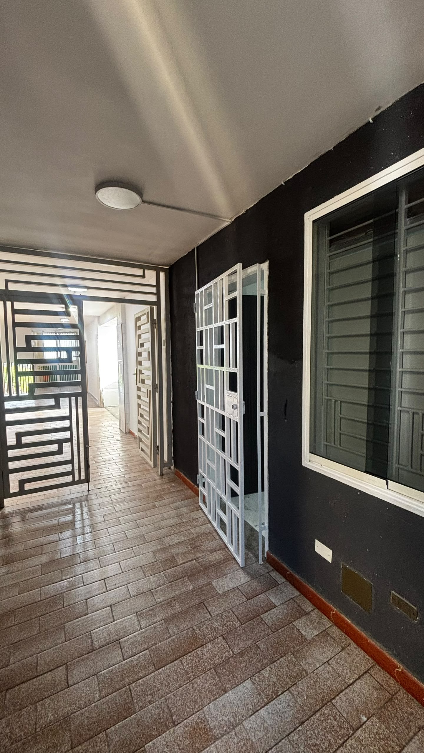 En Venta Apartamento Semi-Amoblado, ubicado en Guanare, Av. Juan Fernández de León, Edificio Don Antonio, Torre A, Apto. N° 5D-1, Guanare Portuguesa Venezuela. - Imagen 2