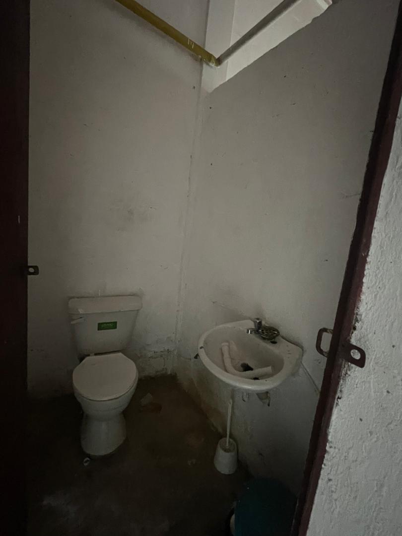 En Alquiler Local Comercial ubicado en Guanare, Sector Maturín, Carrera 12, Calle 4, Guanare, Portuguesa, Venezuela. - Imagen 7
